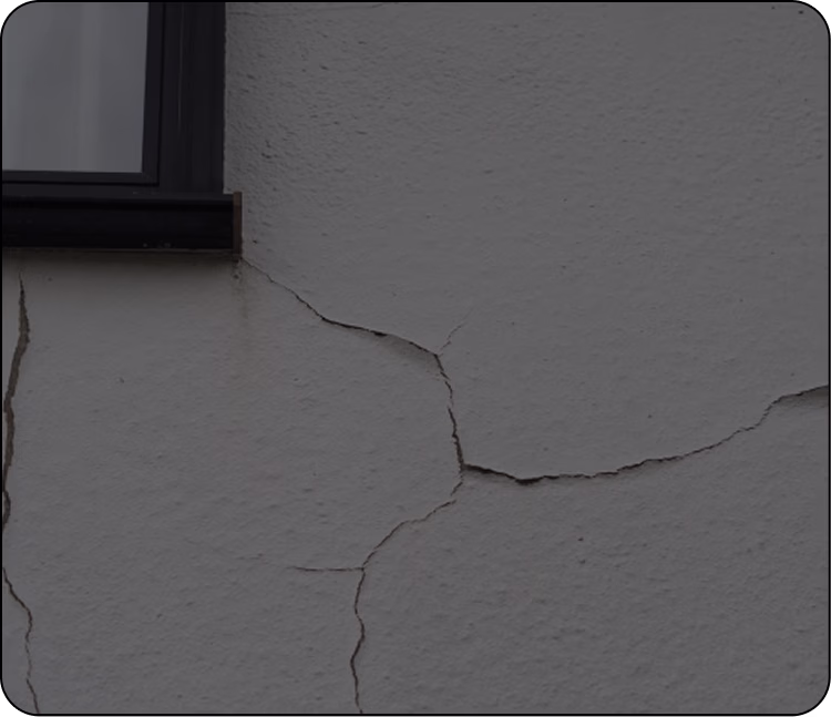 外壁のひび割れ・塗装の色あせ